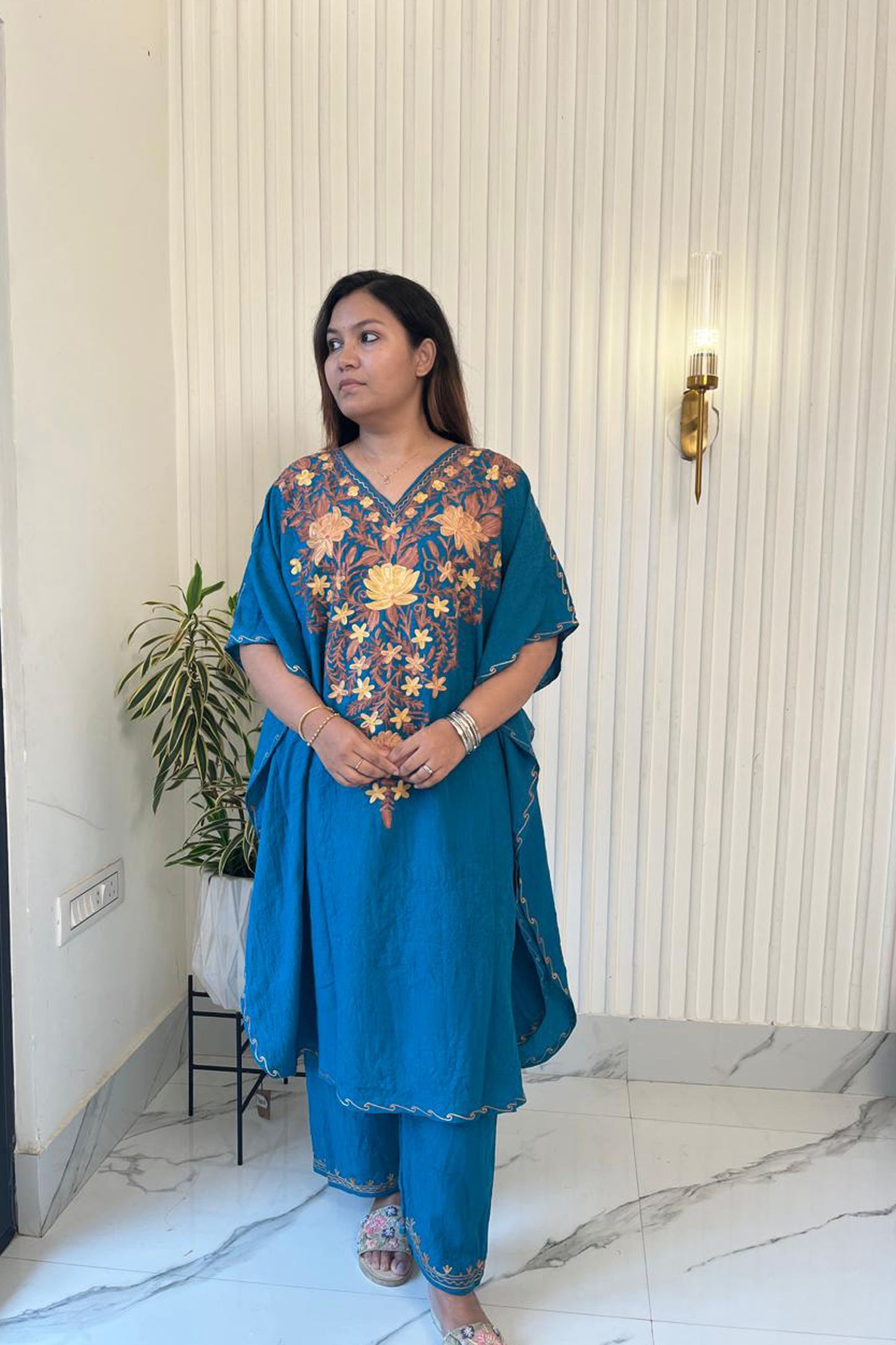 Kashmiri Aari Work Knee Length Kaftan Co-ord set